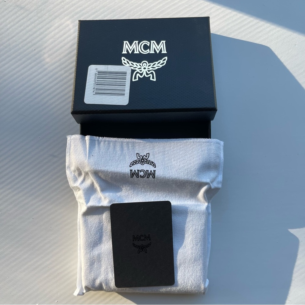 MCM Diamond Leather Small Wallet Silver NWT Full Inclusion - Picture 5 of 12